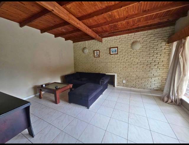 5 BEDROOM HOUSE FOR SALE IN GLEN MARAIS